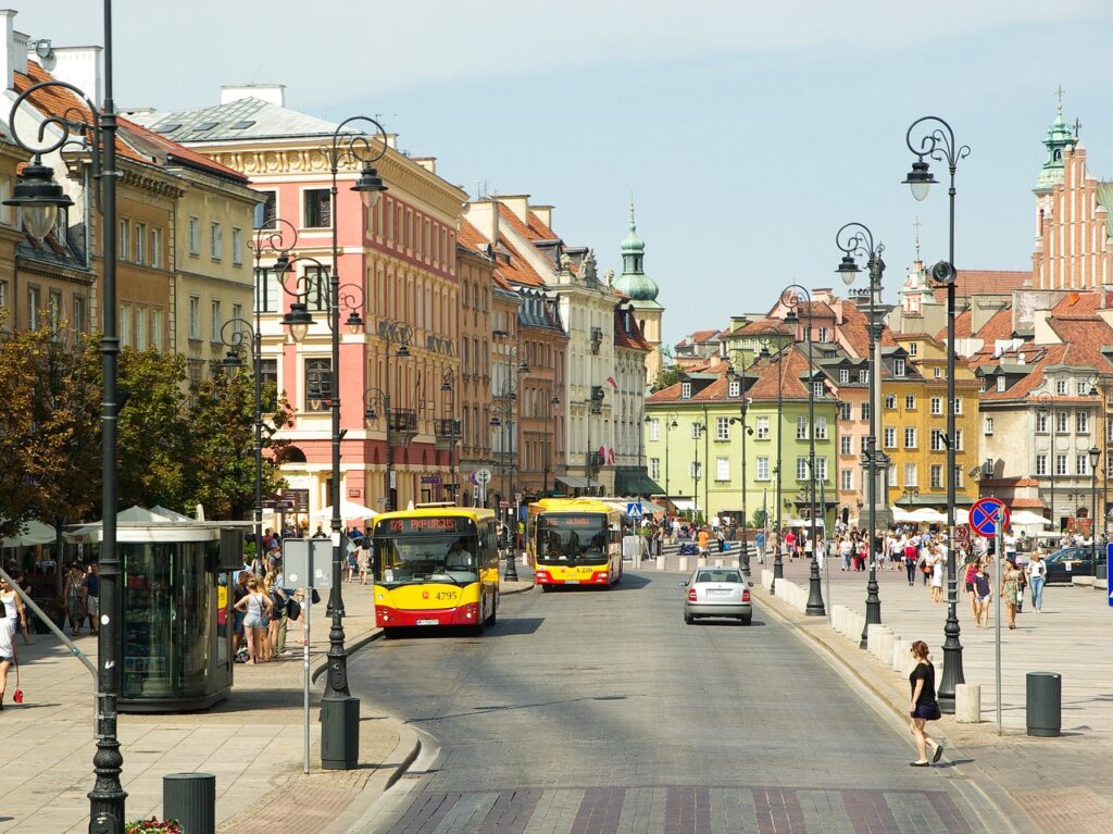 Informacje Warszawa nieruchomości motoryzacja aktualnosci