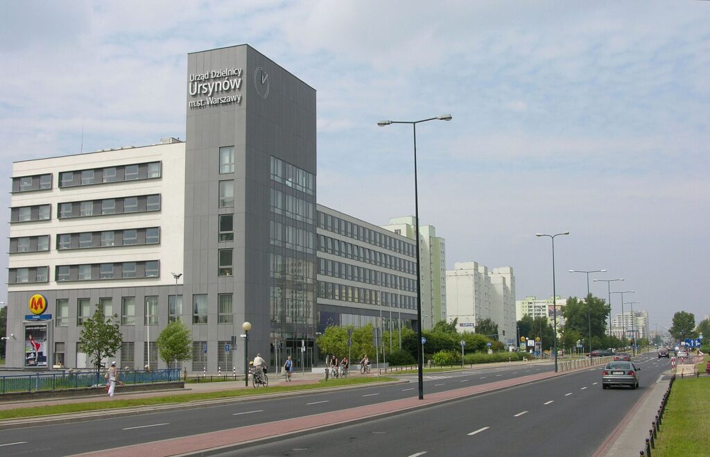 Ursynów (Warszawa) – Aleja KEN Urząd Dzielnicy Ursynów 2011