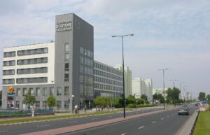 Ursynów (Warszawa) – Aleja KEN Urząd Dzielnicy Ursynów 2011